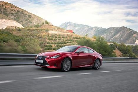 El renovado coupé Lexus RC 300h, llega a España