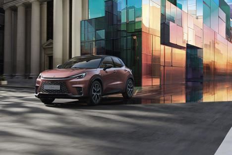 Lexus Estrena La Campaña de Publicidad del Nuevo LBX
 