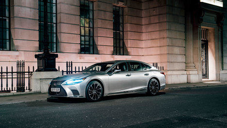 La búsqueda de la perfección en la pintura de los modelos de Lexus