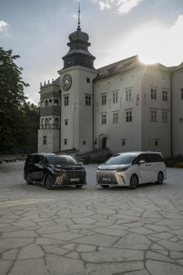 Lexus presenta el nuevo LM
 