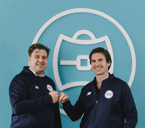 Luca Carlucci, CEO de BizAway y Daniel Weston, Fundador del campeonato europeo de críquet.