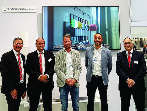 De izqda. a dcha.: Andreas Kropp, Manager de Ingeniería de Aplicaciones, Unidad de Gestión Seiki (MU), European Industrial Business Unit (EIBU), NSK; Allard van Dijk, Manager de Ventas Territoriales, Seiki MU, EIBU, NSK; Willem-Jan Bruggeman, Gerente de Oficina, MCA; Bastiaan Freie, Gerente de Unidad de Negocio, MCA; y Eduardo Rodríguez, Director Seiki MU, EIBU, NSK. 