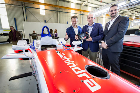 Miguel Valldecabres, CEO QEV TECH; Fernando Fernández-Arroyo, Country Manager de Mahindra España; y Joan Orús, Team Manager de Mahindra Racing.