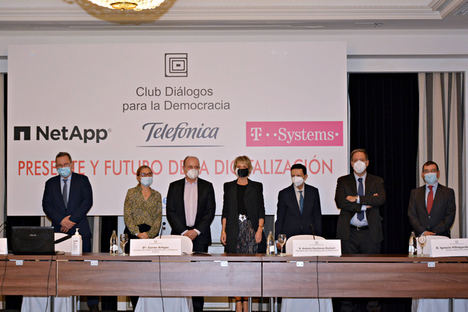 Mesa de ponentes AMETIC, Club Diálogos para la Democracia.