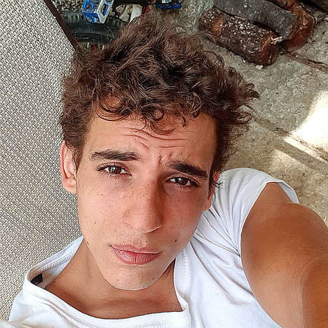 Miguel Herrán .