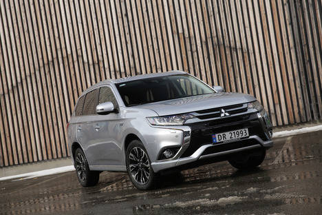 Con el Plan Movea se consigue un Mitsubishi Outlander PHEV por 35.370 euros