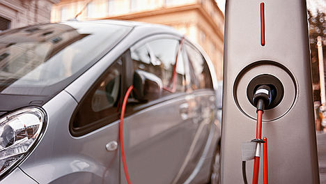 Más de la mitad de las ventas en 2025 serán de híbridos y eléctricos