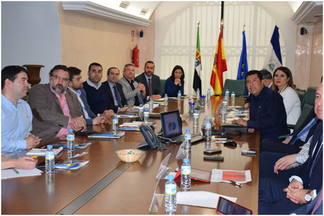 El Embajador D. Carlos Midence con empresarios extremeños.