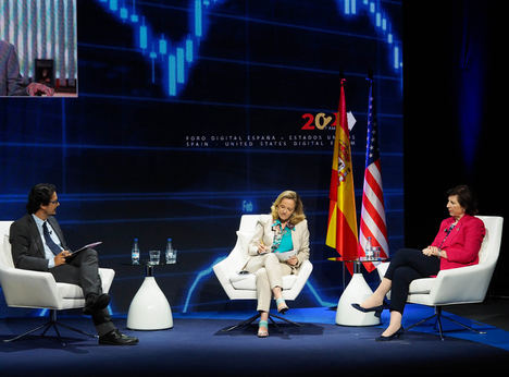 Nadia Calviño y Helena Hererro.