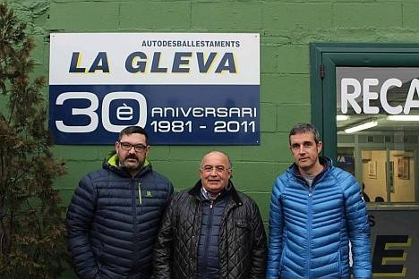 Salvador Pujol (izquierda) y Albert Zanini (derecha), los dos cogerentes que siguen la labor de Josep Traserra (centro).