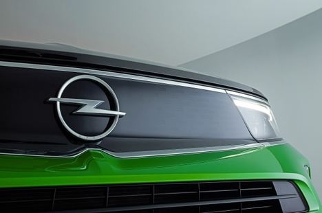 El legendario logo de Opel