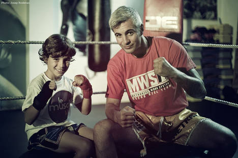 Oscar Biel, campeón del mundo de Kickboxing, inaugura un nuevo gimnasio en Sabadell