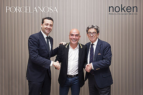 Manuel Rubert (Noken), Kike Sarasola (Room Mate Group) y Héctor Colonques (Porcelanosa Grupo) en la firma del acuerdo.