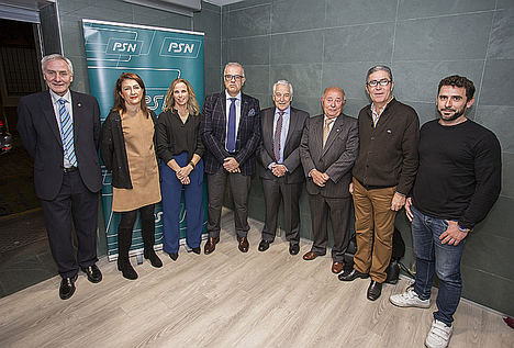 Esteban Ímaz, secretario del Consejo de Administración de PSN, Mercedes Martín y Eva Alonso, tesorera y gerente del Colegio de Farmacéuticos, respectivamente, Fidel Astudillo, presidente del Colegio de Veterinarios, Miguel Carrero, presidente de PSN, Miguel Morgado, consejero de PSN, Juan Manuel Salguero y Joaquín González Batanero, presidente y vocal de Atención Primaria del Sindicato Médico. 