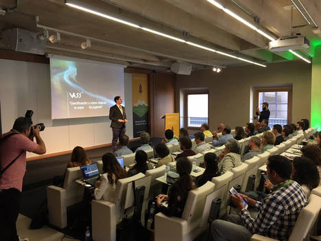 Pablo Echanove hablando sobre gamificación en Magnolia Amplify 2017.