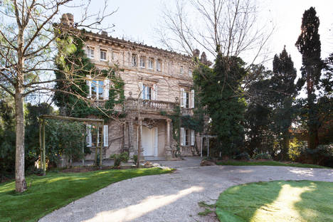 Palacete del año 1.900 con casi 2.000 metros cuadrados de terreno y un precio por encima de los 6 millones de euros en Vallvidrera (Barcelona).