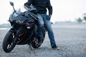 Seis de cada diez moteros no saben qué “papeles” tienen que llevar encima cuando conducen una moto