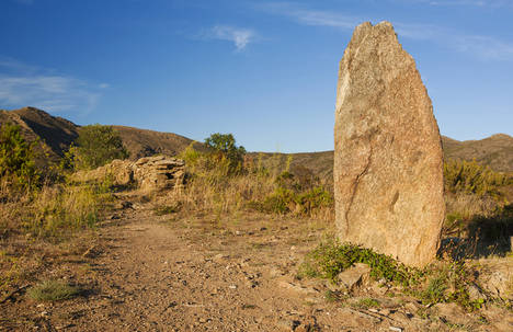 Patrimoni mehir, Roses.
