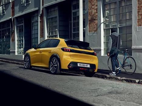 El Peugeot 208, el Coche del Año en Europa 2020, vuelve a la calle