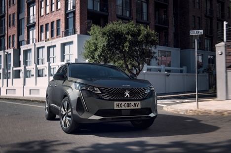 Los nuevos Peugeot 3008 y 5008 estrenan frontal