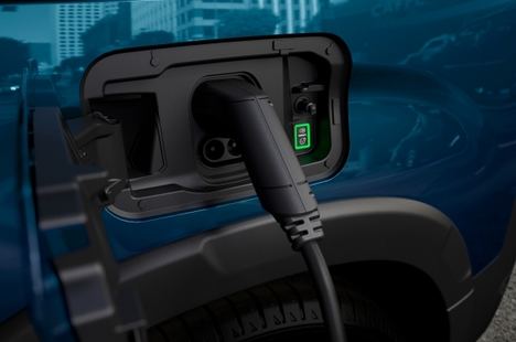 Pregunta de Peugeot: ¿Se puede cargar un coche electrificado en casa con placas solares?