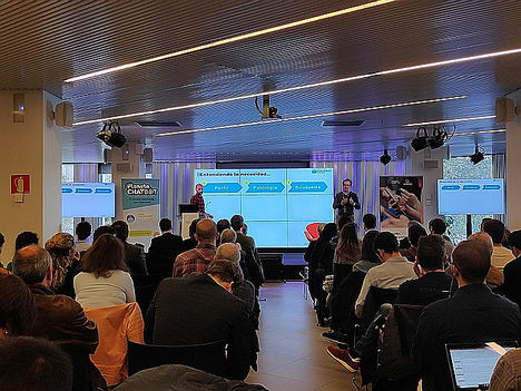 Ponenecia Sanofi y Chatbot Chocolate.