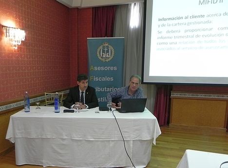 Vicente Poquet, Presidente de AFTCM y Julio Bonmati, durante la conferencia profesional del pasado 25 de mayo.