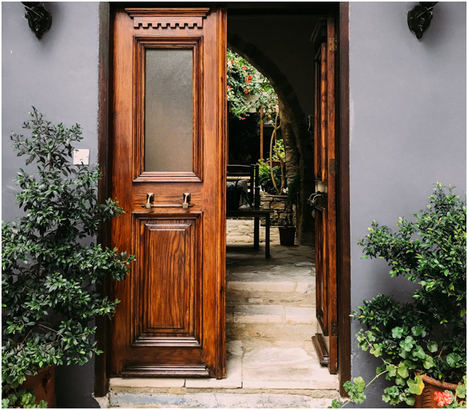 ¿Por qué necesitas los servicios de lacado para las puertas de tu hogar?