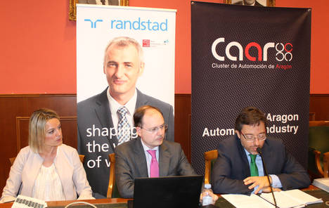 De izqda a dcha; Pilar Giménez, directora de zona de Randstad, Valentín Bote, director de Randstad Research, David Romeral, gerente del Clúster de Automoción de Aragón.