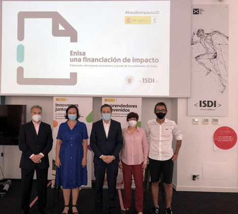 De izqda. a dcha.: José Martí Pellón, catedrático del Departamento de Economía y Administración Financiera de la Empresa (Universidad Complutense de Madrid); José Bayón, CEO de Enisa; Laurence Fontinoy, CEO y cofundadora de Woom Fertility; Isabel Portero, CEO y fundadora de Biohope y Rodrigo Miranda, director general de ISDI.