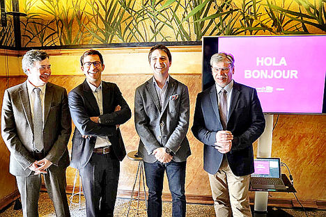 De izqda. a dcha.: Sr.Juan Carlos Ponce- Director Comercial Mercado España de Renfe-SNCF. Sr.Adrién Harmel- Director Oficina de Turismo de Toulouse. Sr.Emili Mas Ferrer - Director General Casa Vicens. Sr.Gilles Clémente- Director Oficina de Turismo de Carcasona.