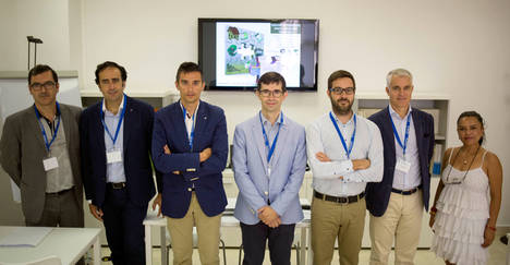 De izqda a dcha: José  Ignacio  Sánchez  Macías,  Director  del  Departamento de Economía
Aplicada de la Universidad de Salamanca.
- José María López Jiménez, miembro del equipo de trabajo de Edufinet.
- Rafael López del Paso, miembro del equipo de trabajo de Edufinet.
-   Fernando  Rodríguez,  Profesor  titular  de  Economía  Aplicada  de  la
Universidad de Salamanca.
- José María Moreno de Barreda, Doctorando. Universidad de Salamanca.
-  Javier  Sierra,  Profesor  de  Economía  Aplicada  de  la Universidad de
Salamanca.
- Luz Dary Ramírez Franco, Doctoranda. Departamento de Economía Aplicada de
la Universidad de Salamanca.