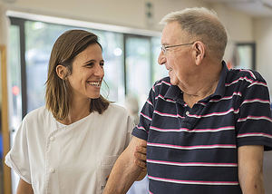 “Las manos que te impulsan en la tercera edad”