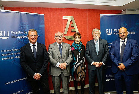 De izqda. a dcha.: Rafael Bonmati, Eduardo Serra, Victoria Ortega, Juan María Sainz y Enrique Zarza.