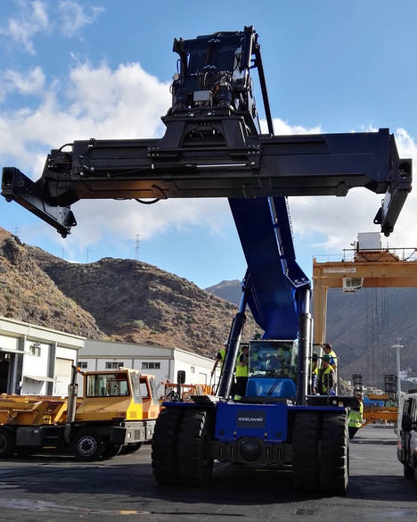 La Compañía Auxiliar del Puerto (CAPSA) adquiere una nueva Reach Stacker