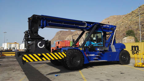 La Compañía Auxiliar del Puerto (CAPSA) adquiere una nueva Reach Stacker