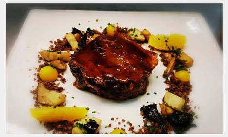 Fricandó de ternera al vermut negro.