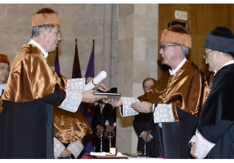 José Vicente de los Mozos, investido Doctor “Honoris Causa”