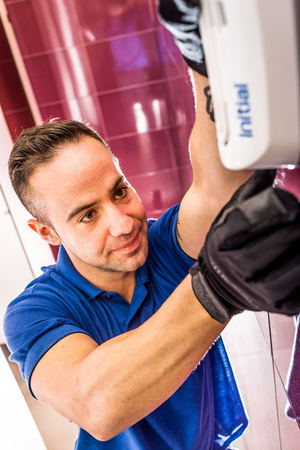 Rentokil Initial adquiere Euroservhi y crea el primer grupo de servicios de higiene ambiental