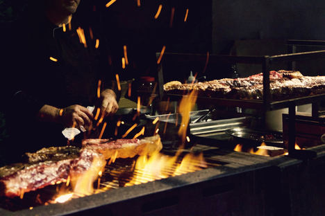 Vincci Selección Estrella del Mar 5* enciende las brasas de su restaurante “El Mercado de Baraka Night & Grill”