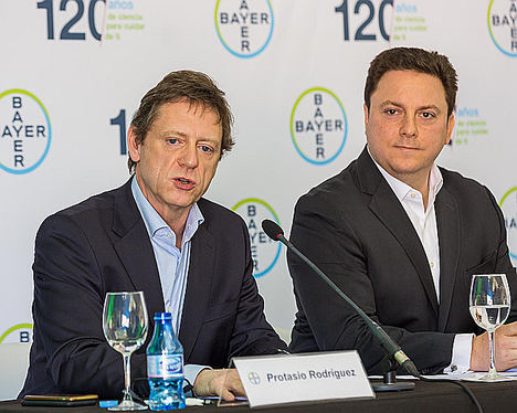 De dcha. a izqda.: Bernardo Kanahuati, Consejero Delegado de Bayer en España y Portugal y Protasio Rodríguez.