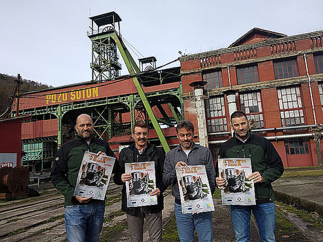 José Ramón Tuero, director de Deportes; Alejandro de Ancos, presidente de Ochobre; y Sergio Martínez y Enrique Mencía, del Pozo Sotón de HUNOSA.