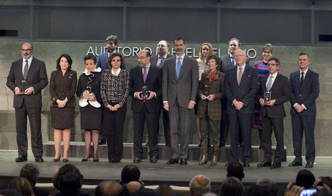 S.M. el Rey Felipe VI y finalistas y ganadores XIX Premios CODESPA.