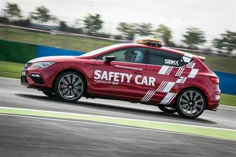 Al volante de un Safety Car de SEAT