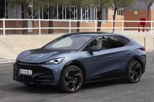 S.M. el Rey visita las obras de la nueva planta de ensamblaje de baterías de SEAT