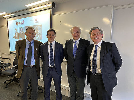 De izda. a dcha.: Víctor Viñuales, director de ECODES, Álex Bardají, director de Alembeeks, Joaquín Garralda, presidente de SPAINSIF y Gonzalo Rengifo, director general de Pictet, durante la jornada celebrada en Madrid.