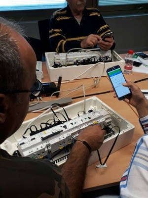 Schneider Electric diseña EcoXpert Home & Small Business, un nuevo programa para instaladores electricistas