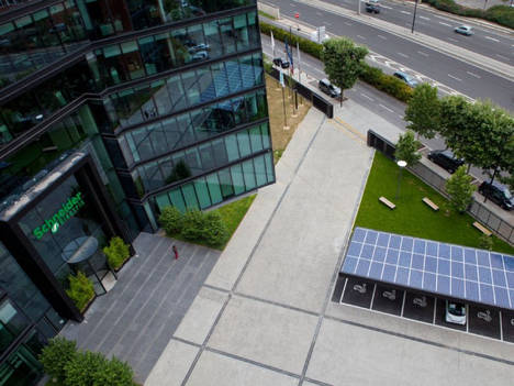 Schneider Electric se compromete a consumir el 100% de energía eléctrica renovable en 2030