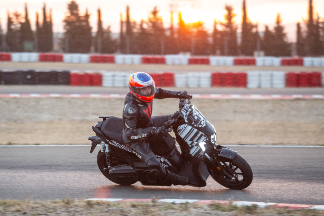 SEAT presenta en Milán la Mó 125 Performance
 