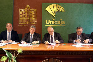 Unicaja Banco refuerza su apoyo al sector turístico mediante acuerdos con tres de las asociaciones empresariales más representativas del sector, que engloban más de 1.000 establecimientos